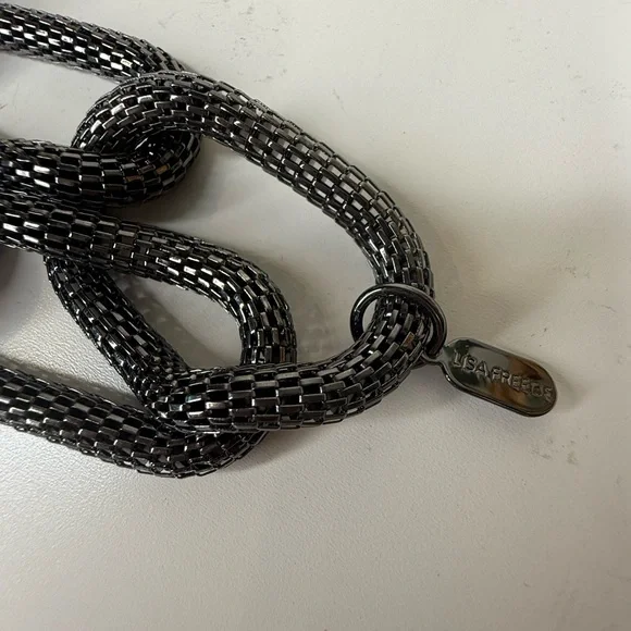 Lisa Freede Black Mesh Link Chain Necklace Oversized Gunmetal Statement Jewelry - Picture 6 of 7